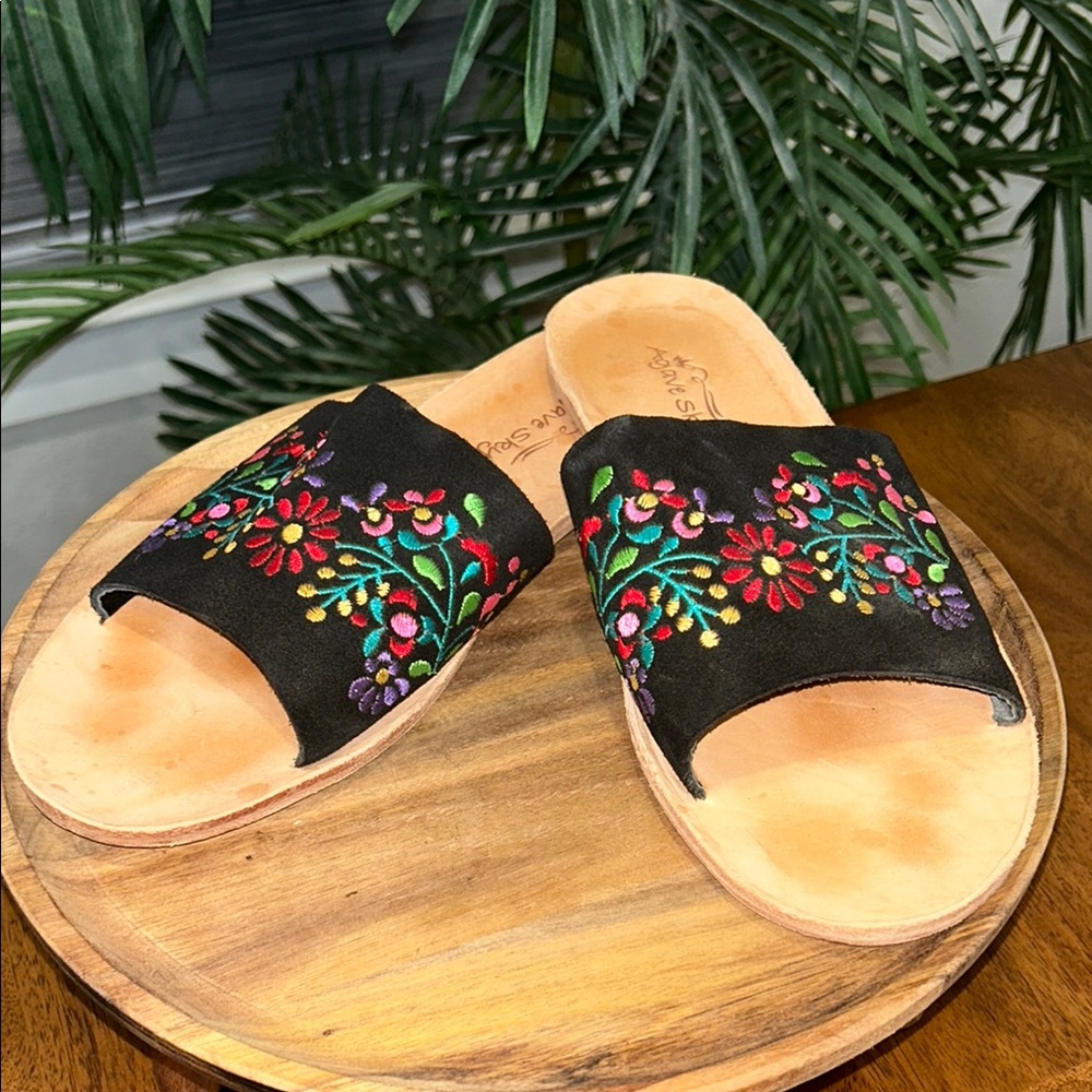 Agave Sky women’s size 10 Black Sandals with Vibrant Floral Embroidery